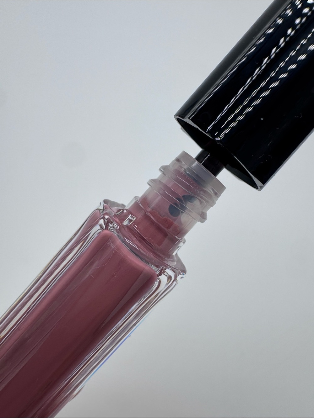 KVD Beauty Everlasting Hyperlight Liquid Lipstick — Calytrix (Muted Rosy Nude) - Picture 4 of 5